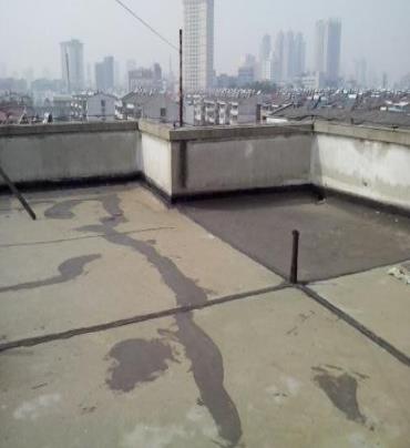 拉萨市漏水维修 楼顶漏水是什么原因，楼顶漏水维修方法是什么?